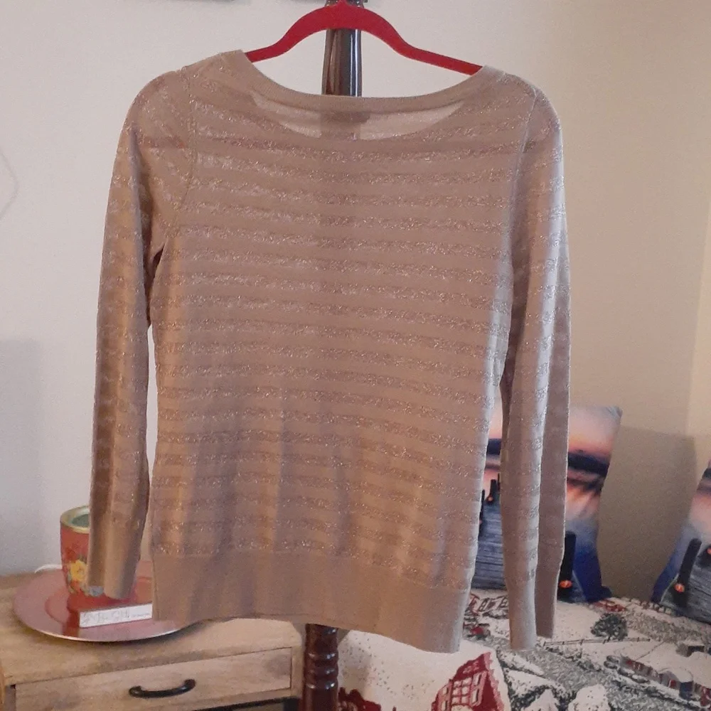 Top - Picture 2 of 4